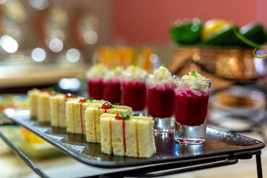 Four Points By Sheraton Production City, Dubái Restaurante foto