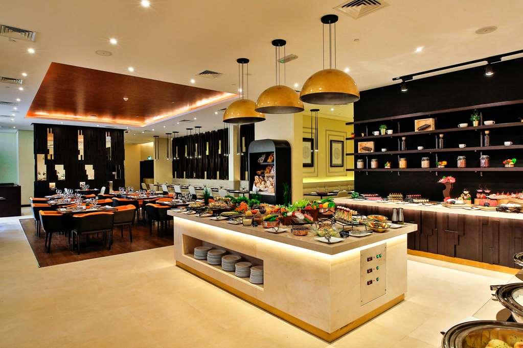 Four Points By Sheraton Production City, Dubái Restaurante foto