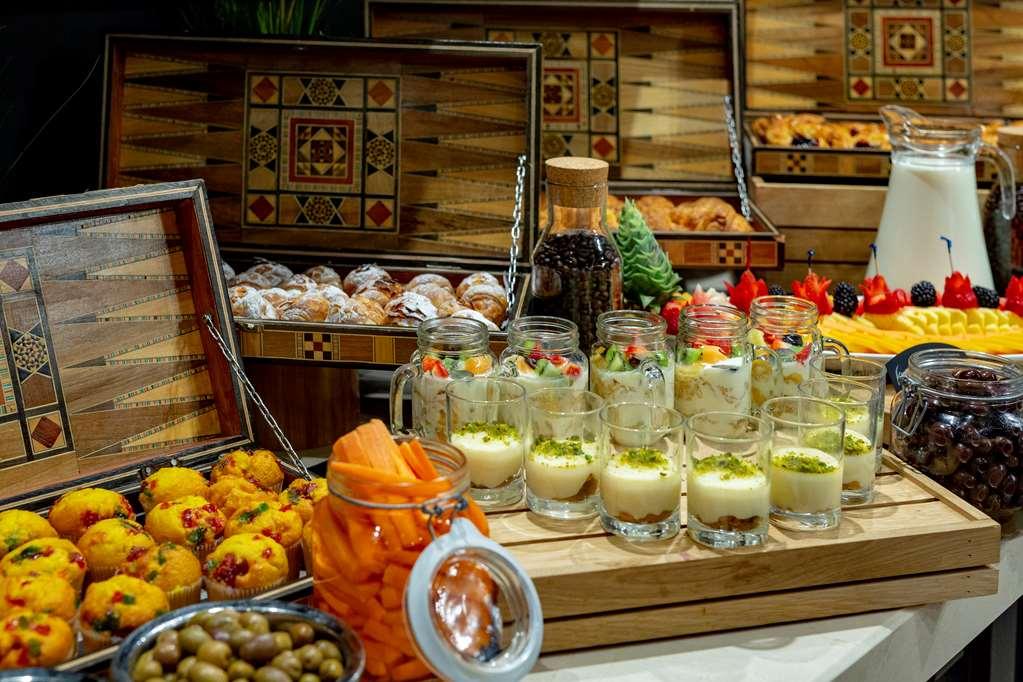 Four Points By Sheraton Production City, Dubái Restaurante foto