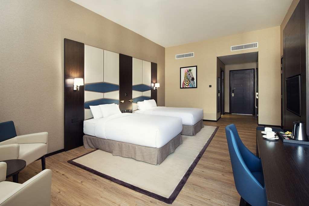 Four Points By Sheraton Production City, Dubái Habitación foto