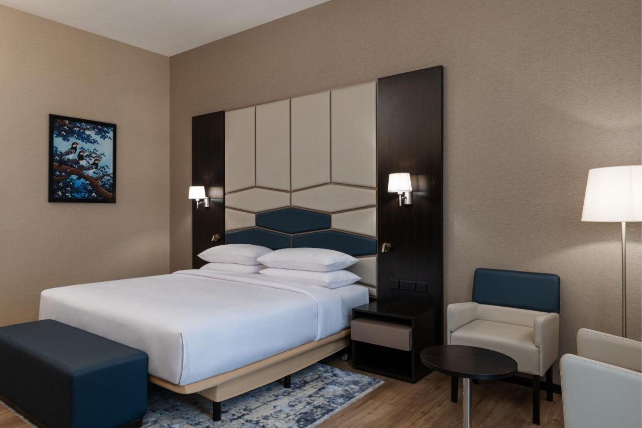 Four Points By Sheraton Production City, Dubái Exterior foto