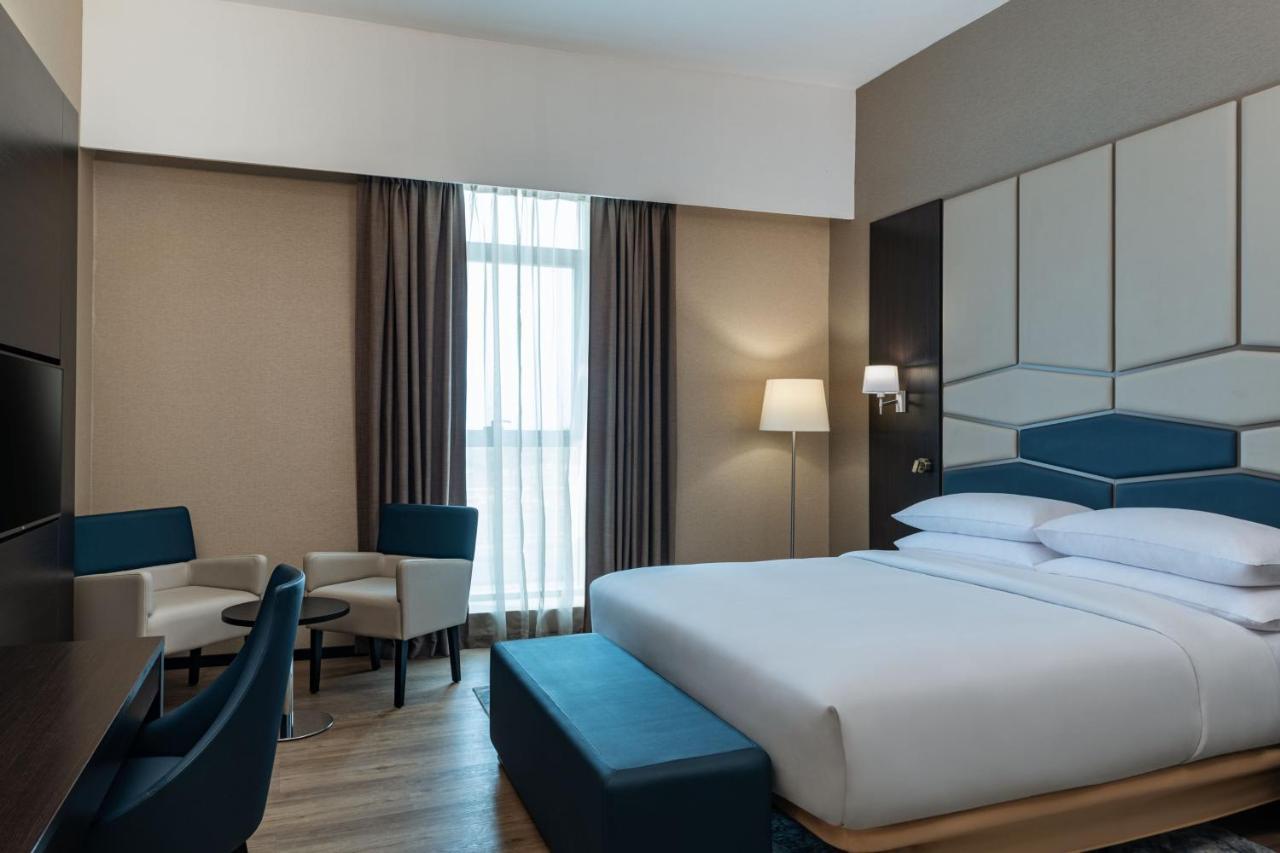 Four Points By Sheraton Production City, Dubái Exterior foto