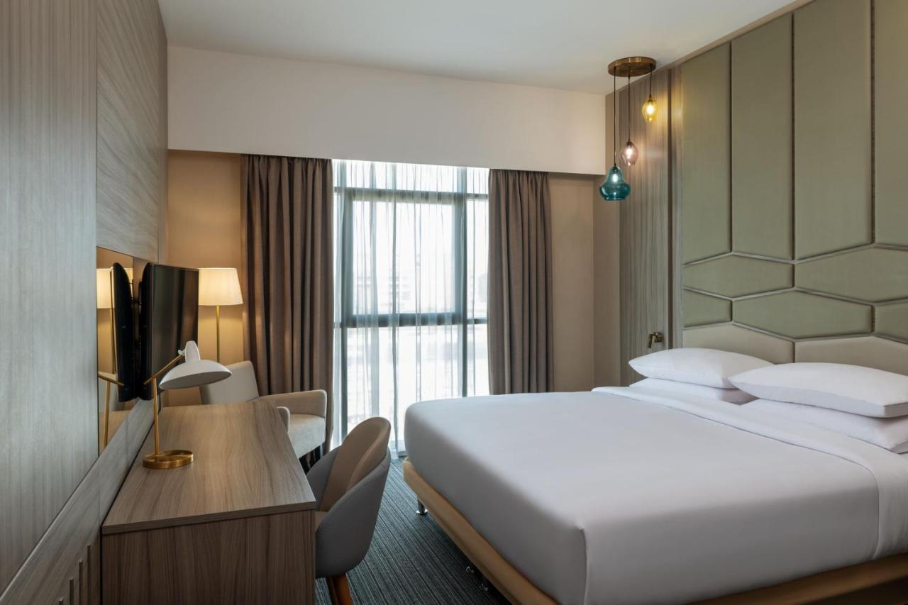 Four Points By Sheraton Production City, Dubái Exterior foto