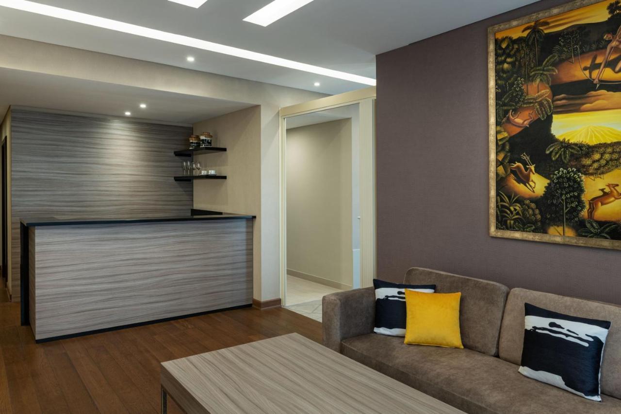 Four Points By Sheraton Production City, Dubái Exterior foto