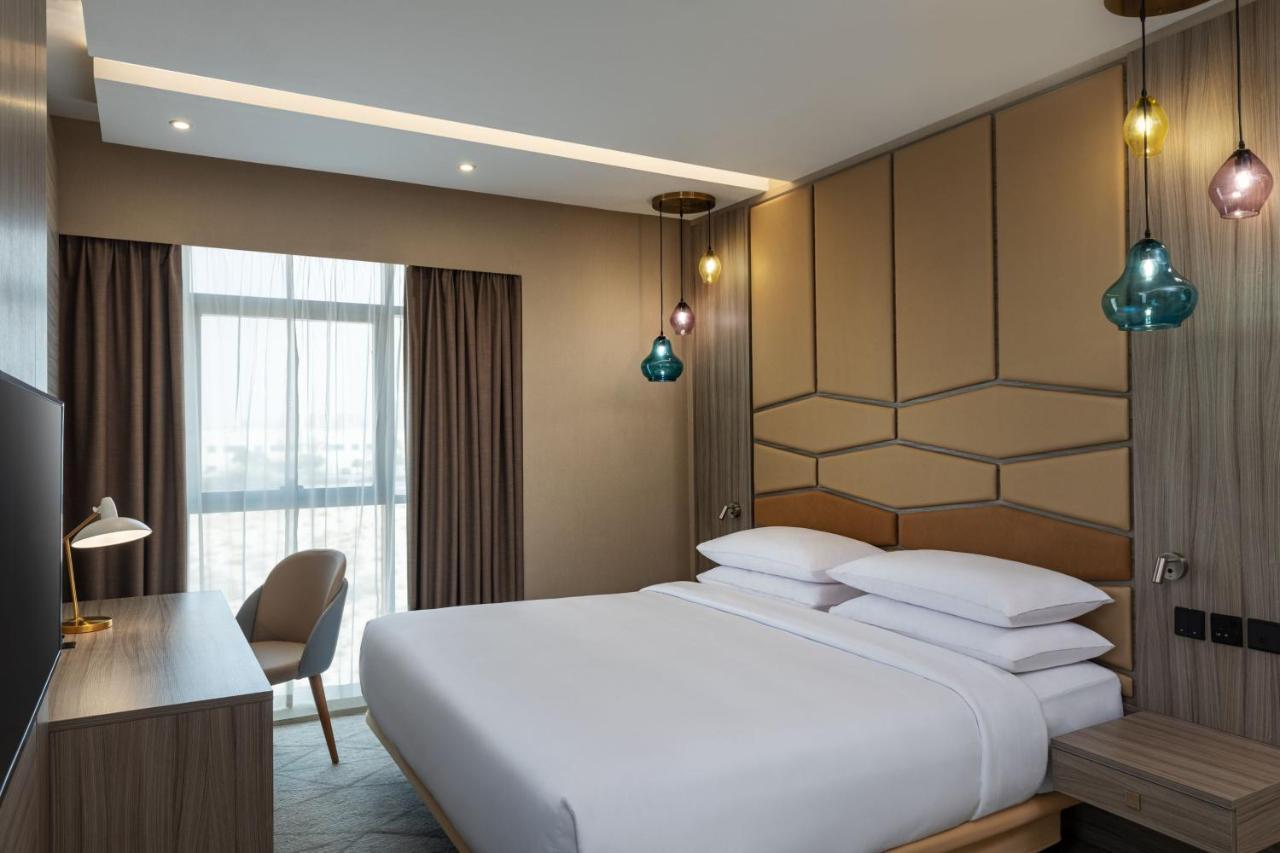 Four Points By Sheraton Production City, Dubái Exterior foto