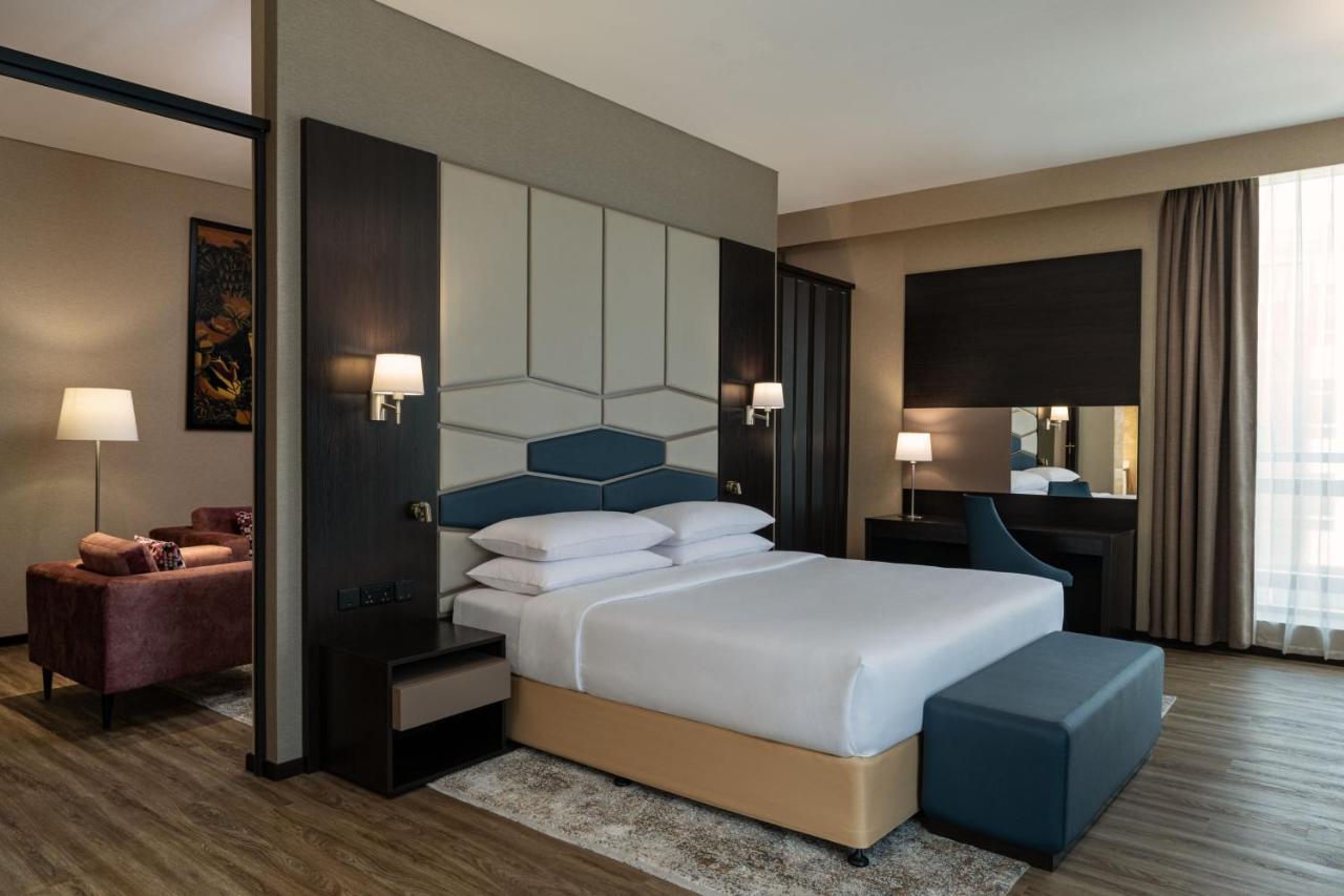 Four Points By Sheraton Production City, Dubái Exterior foto