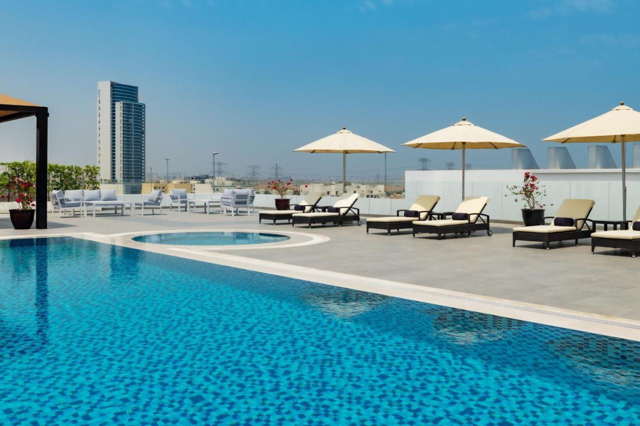 Four Points By Sheraton Production City, Dubái Exterior foto
