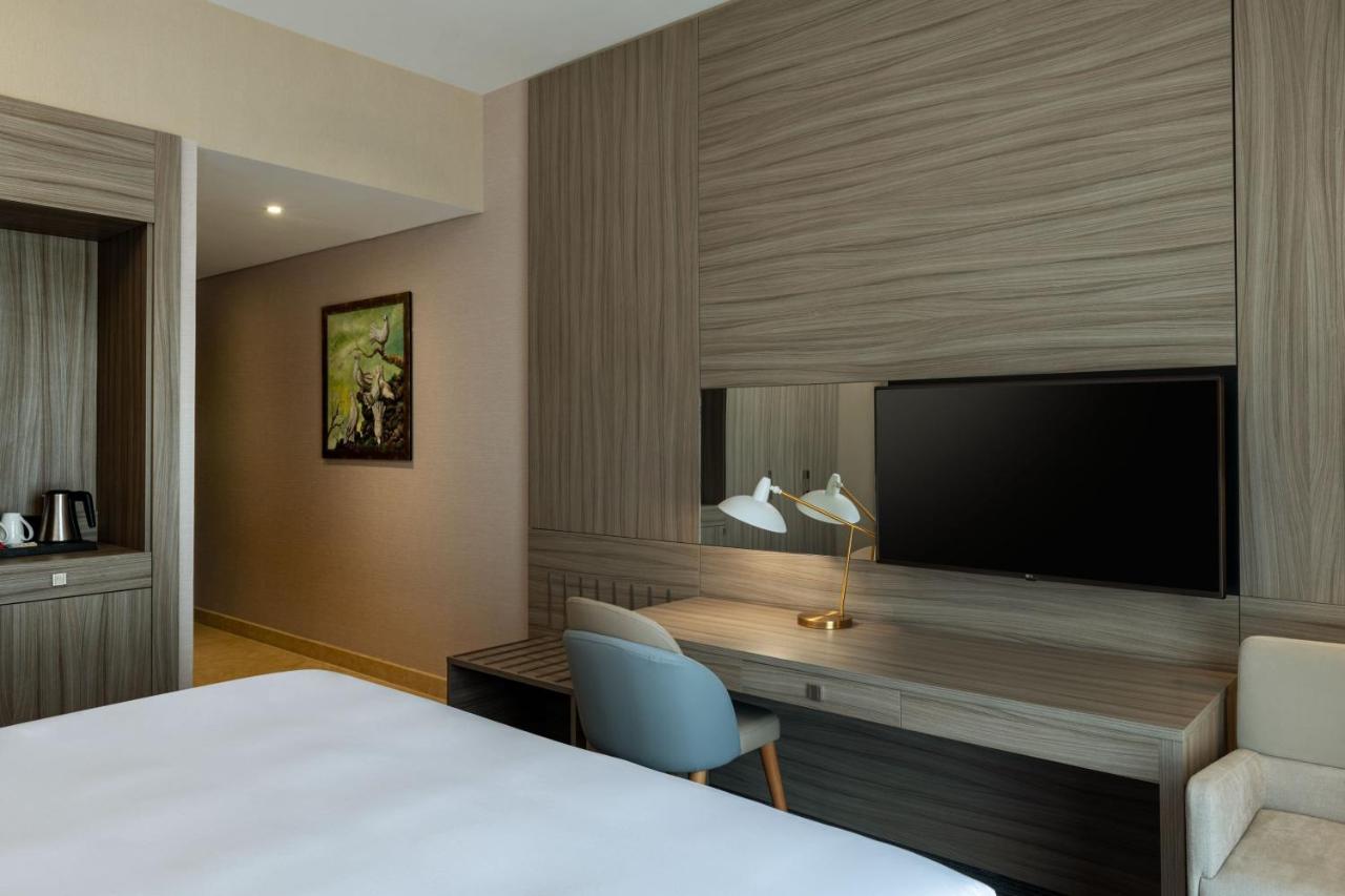 Four Points By Sheraton Production City, Dubái Exterior foto