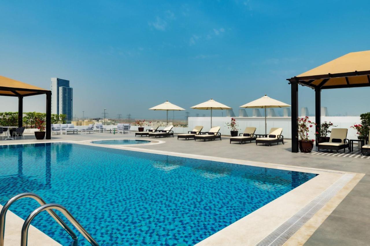 Four Points By Sheraton Production City, Dubái Exterior foto